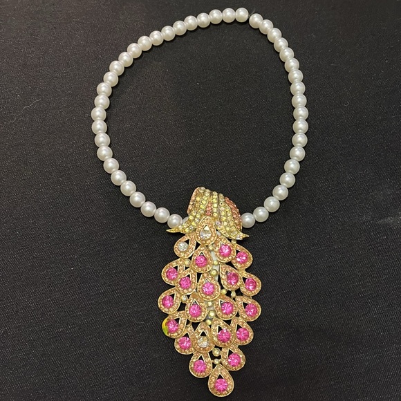 Versatile Stretchy Faux Pearls & Peacock Charm Hand Design Necklace and Pendant - Picture 8 of 17